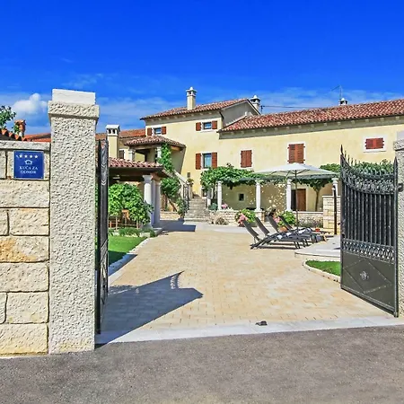 Maria Tereza Villa *