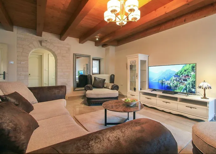 Maria Tereza Villa *